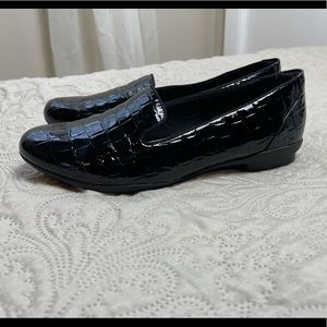 Womens size 9 | Collection by Clarks | Black Leather | Reptile